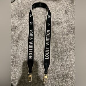 Louis Vuitton crossbody strap